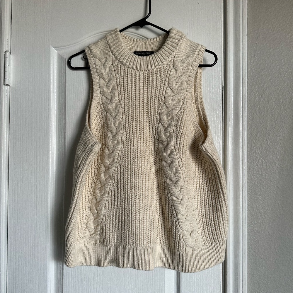 Banana Republic | Cream Sweater Vest | Chunky Cable knit | Never Worn